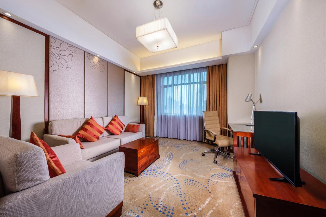 Crowne Plaza Foshan By Ihg - Canton Fair Free Shuttle Bus Exterior foto