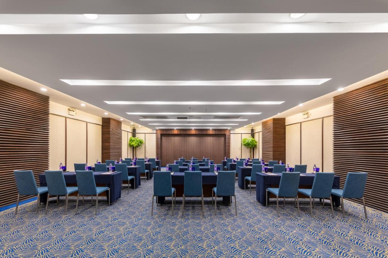 Crowne Plaza Foshan By Ihg - Canton Fair Free Shuttle Bus Exterior foto