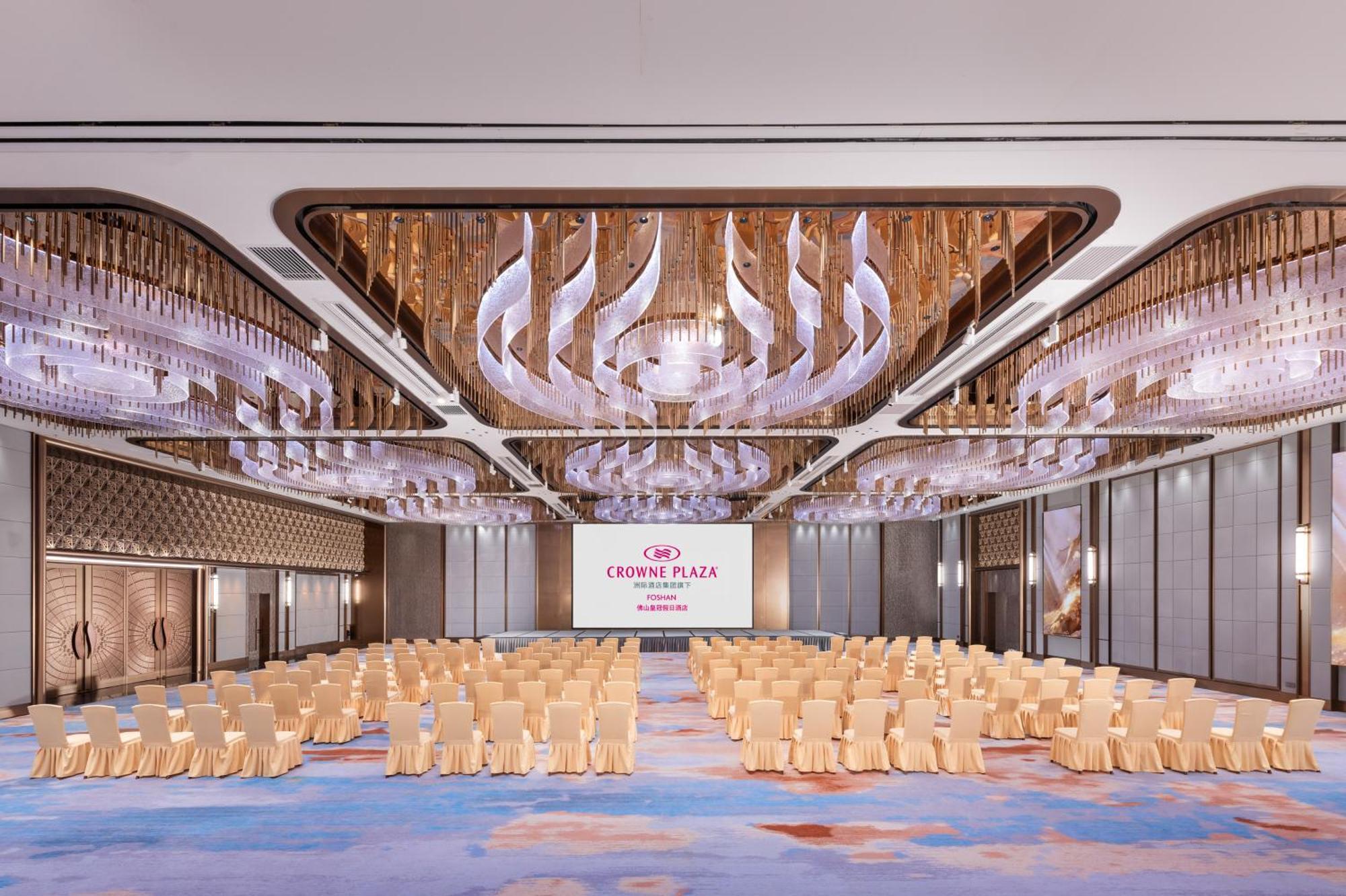 Crowne Plaza Foshan By Ihg - Canton Fair Free Shuttle Bus Exterior foto