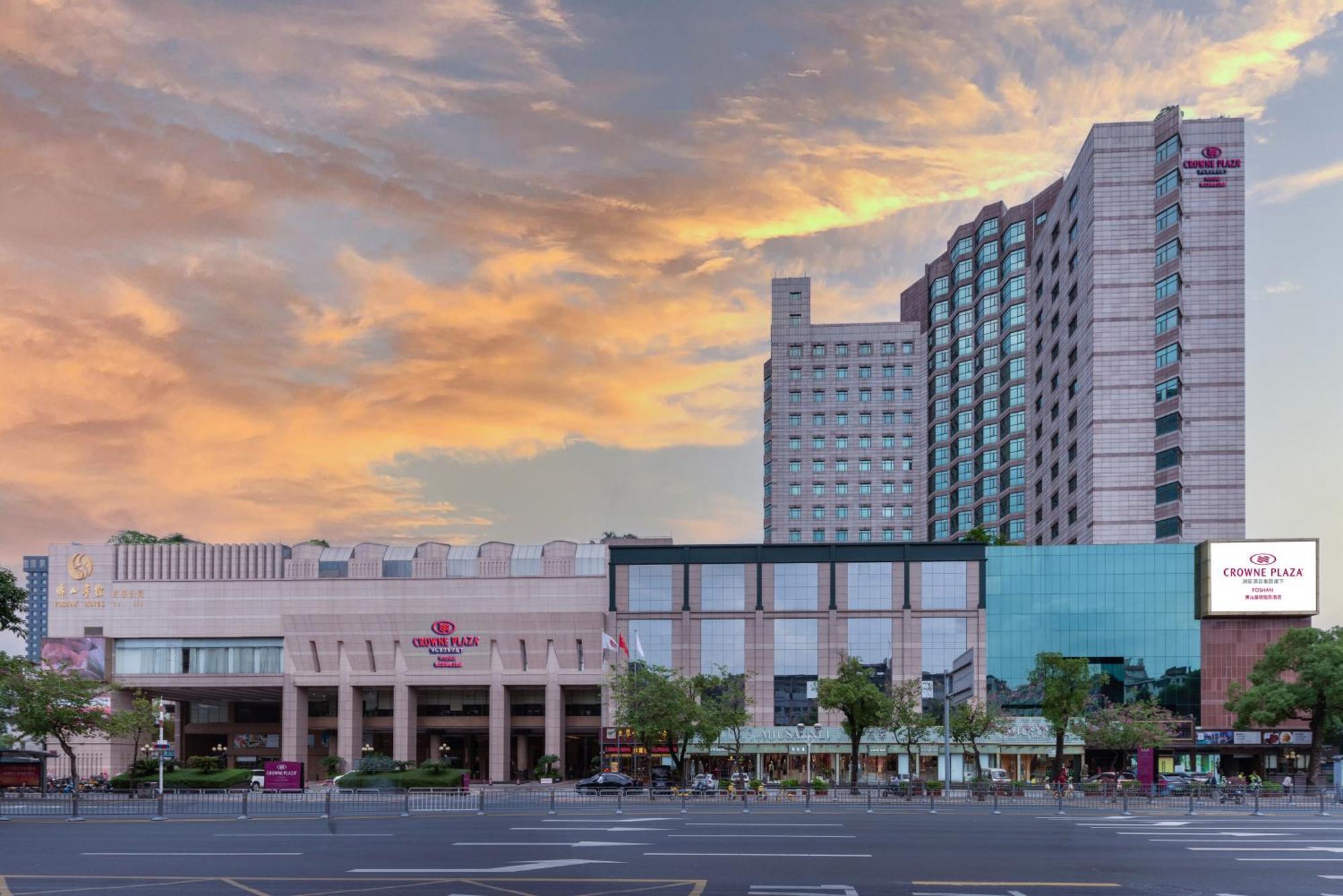 Crowne Plaza Foshan By Ihg - Canton Fair Free Shuttle Bus Exterior foto